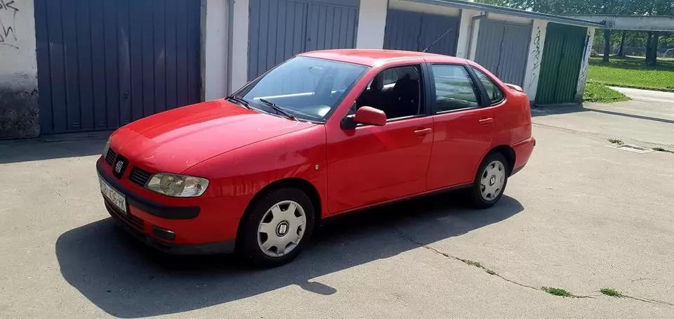 650€ - Seat Cordoba 1.4mpi 2001.god - reg 10/2022 - stanje 4/5 10 Seat Cordoba 1.4mpi 2001.g BUCO AUTOMOBILI