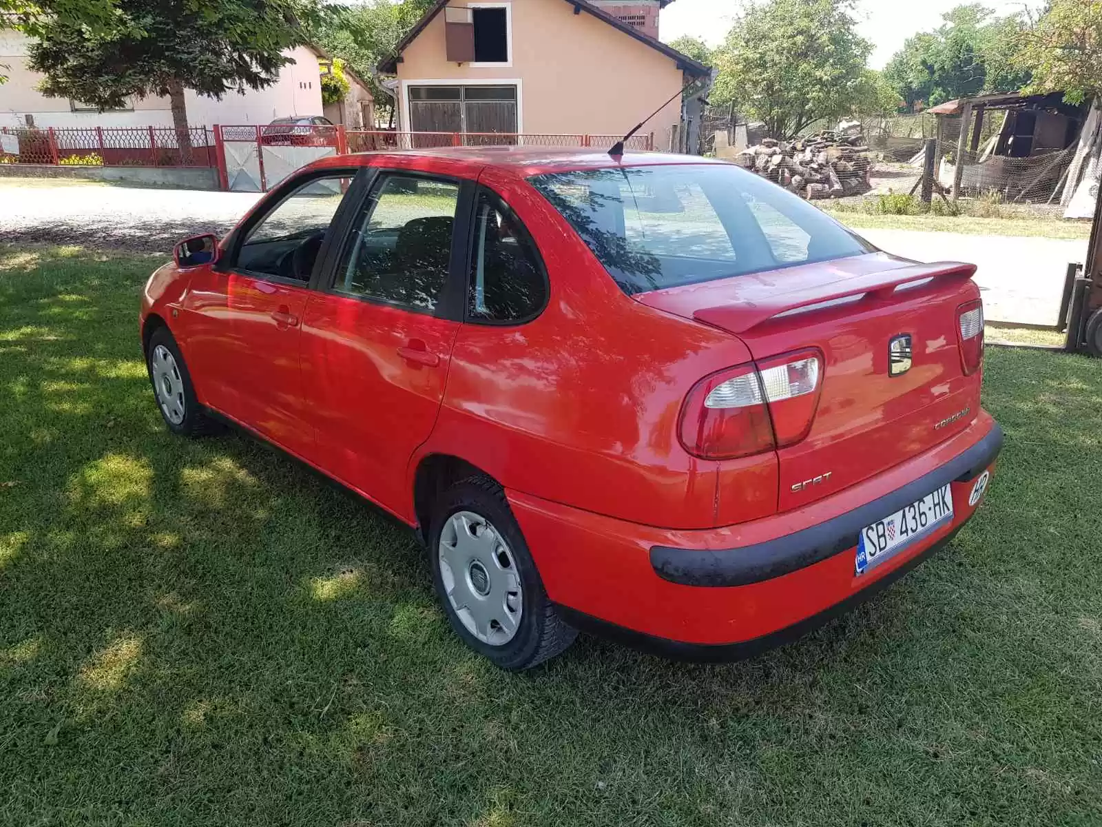650€ - Seat Cordoba 1.4mpi 2001.god - reg 10/2022 - stanje 4/5 8 Seat Cordoba 1.4mpi 2001.g BUCO AUTOMOBILI