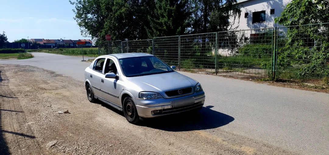 Opel Astra G 2.0dti - buco automobili