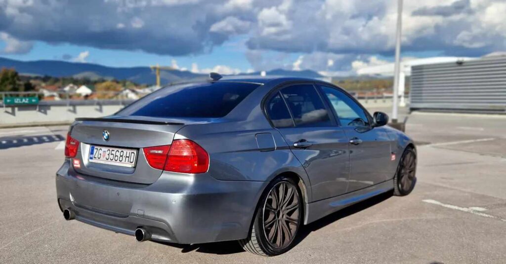 BMW e90 Facelift 318d - bucoautomobili