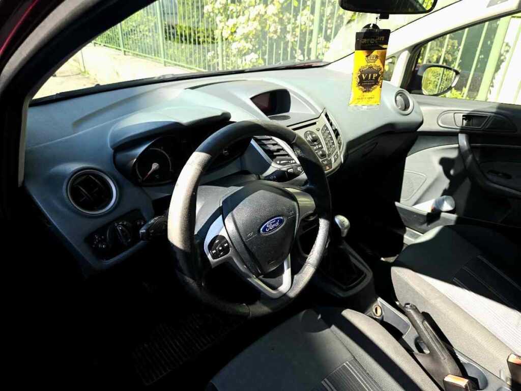 2999€ - Ford Fiesta 1.4tdci (2009.god) - reg 11/2025 - jako dobro stanje 17 Ford Fiesta mk7 1.4tdci 2009.god - unutrašnjost
