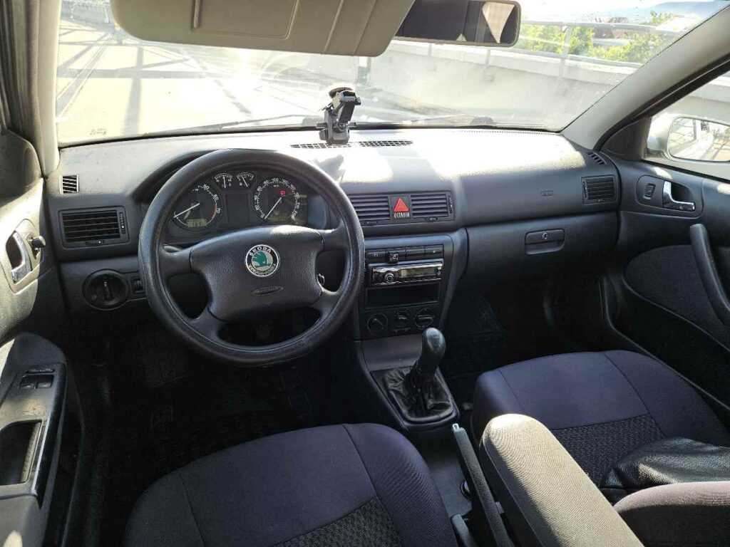 999 € - Škoda Octavia 1.6i + LPG (2008.god) - reg 10/2025 - jako dobro stanje 30 Škoda Octavia mk1 1.6i + LPG 2008.god - unutrašnjost