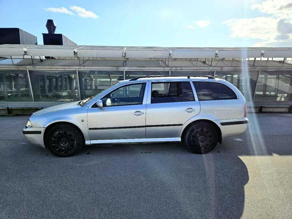 999 € - Škoda Octavia 1.6i + LPG (2008.god) - reg 10/2025 - jako dobro stanje 25 Škoda Octavia mk1 1.6i + LPG 2008.god