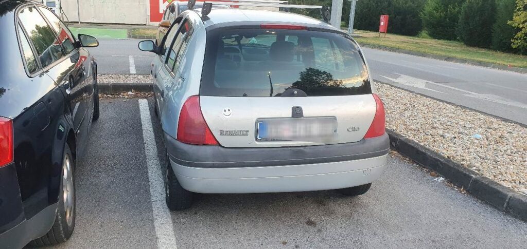 399 € - Renault Clio 1.2i (2002.god) - reg 8/2025 - dobro stanje 6 20220802 195827