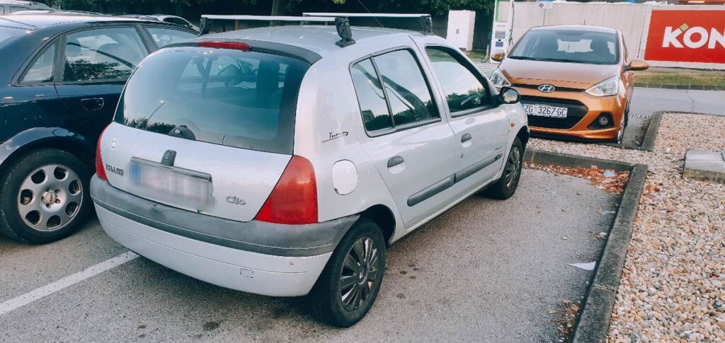 399 € - Renault Clio 1.2i (2002.god) - reg 8/2025 - dobro stanje 4 20220802 195834