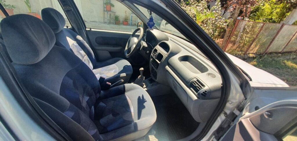 399 € - Renault Clio 1.2i (2002.god) - reg 8/2025 - dobro stanje 7 20220803 124655