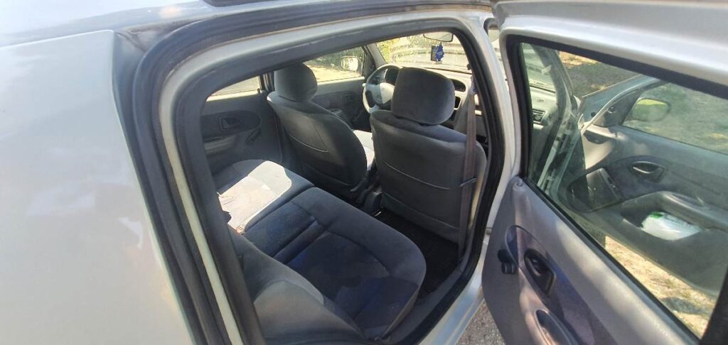 399 € - Renault Clio 1.2i (2002.god) - reg 8/2025 - dobro stanje 9 20220803 124701