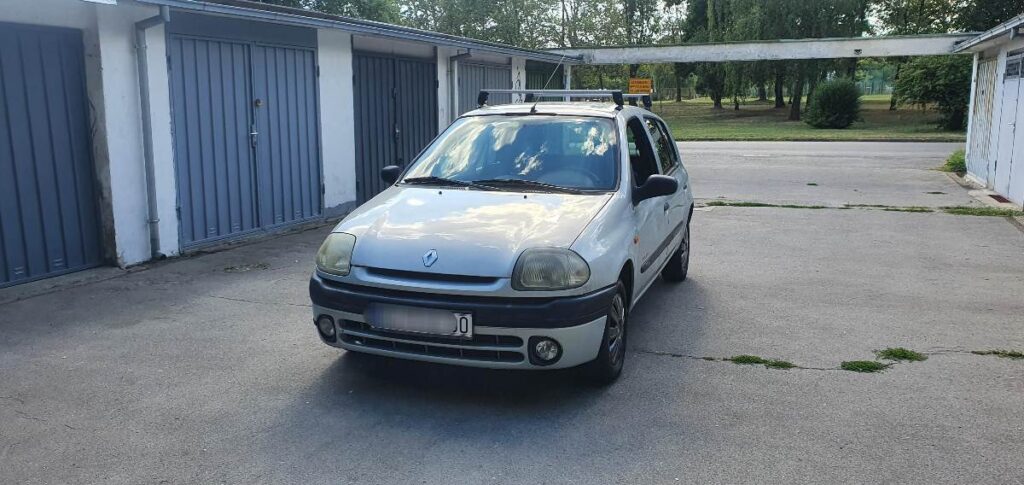 399 € - Renault Clio 1.2i (2002.god) - reg 8/2025 - dobro stanje 8 20220803 162034