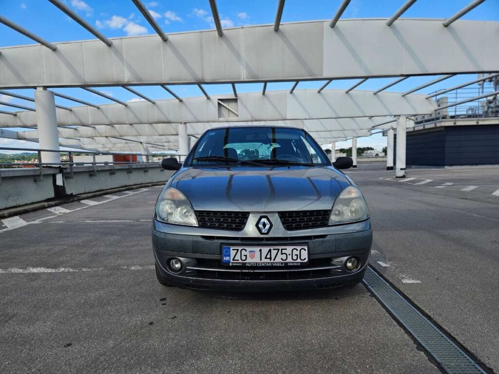 799 € - Renault Clio 1.2i (2003.god) - reg 12/2025 - jako dobro stanje 3 FB IMG 1751955186514