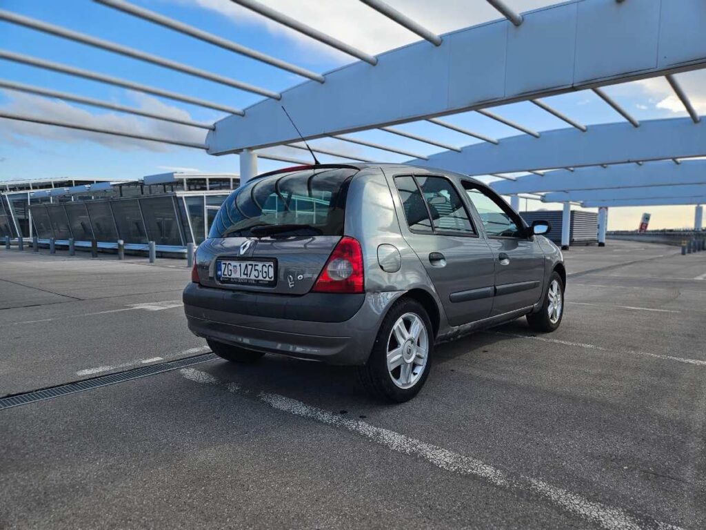 799 € - Renault Clio 1.2i (2003.god) - reg 12/2025 - jako dobro stanje 4 FB IMG 1751955188411