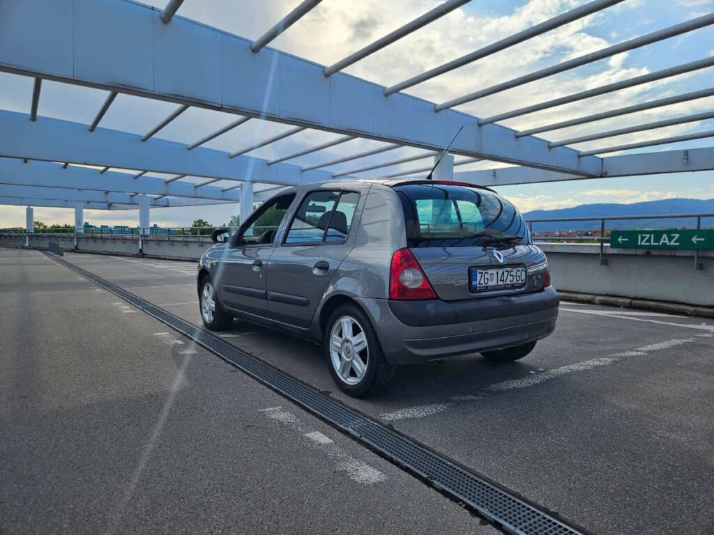 799 € - Renault Clio 1.2i (2003.god) - reg 12/2025 - jako dobro stanje 7 FB IMG 1751955191688