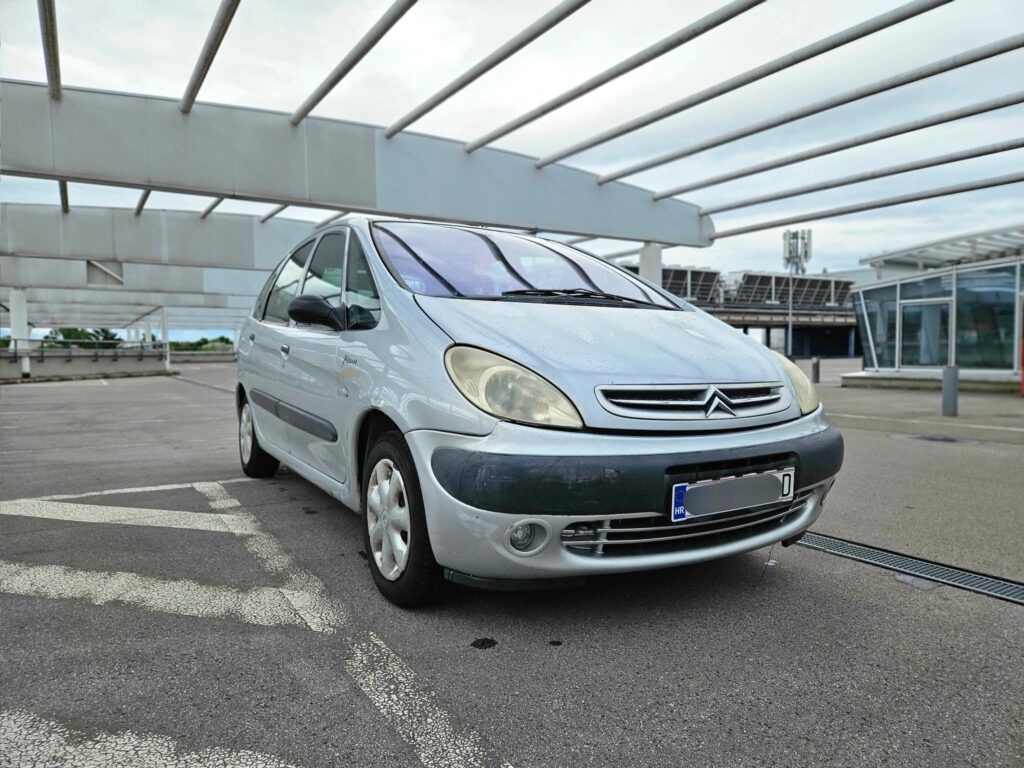 799 € - Citroen Xsara Picasso 2.0HDi (2003.god) - reg 10/2025 - jako dobro stanje 11 FB IMG 1752046218219
